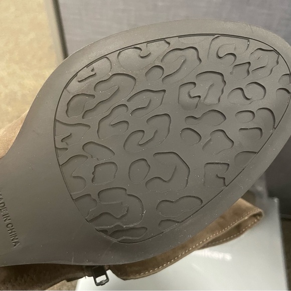 Cloudwalkers Tan Heeled Boots with Wedge - Picture 3 of 3